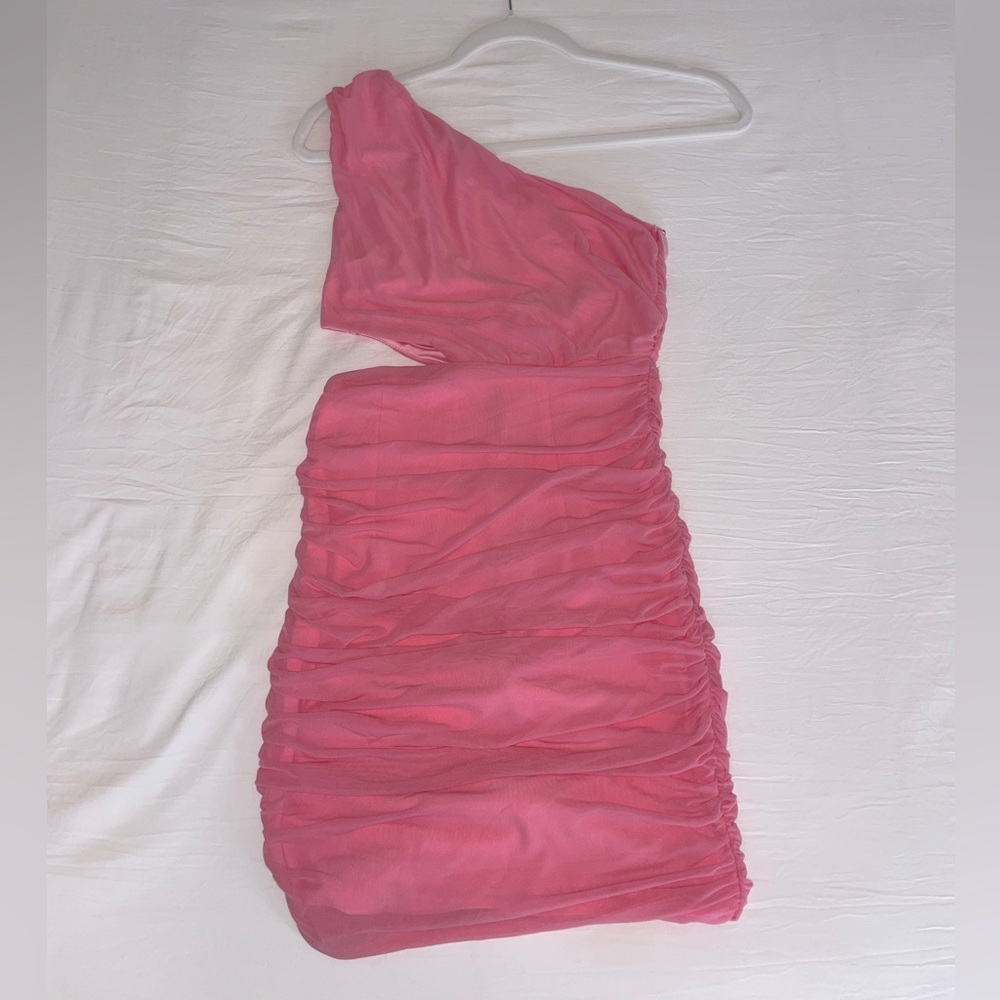 Super cute one shoulder pink dress